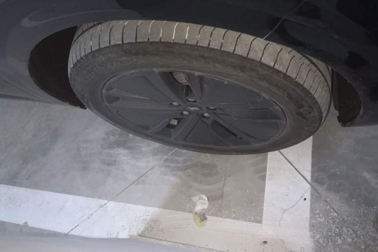 Used Li Auto L6 2024 Pro Model Right Front Wheel Hub
