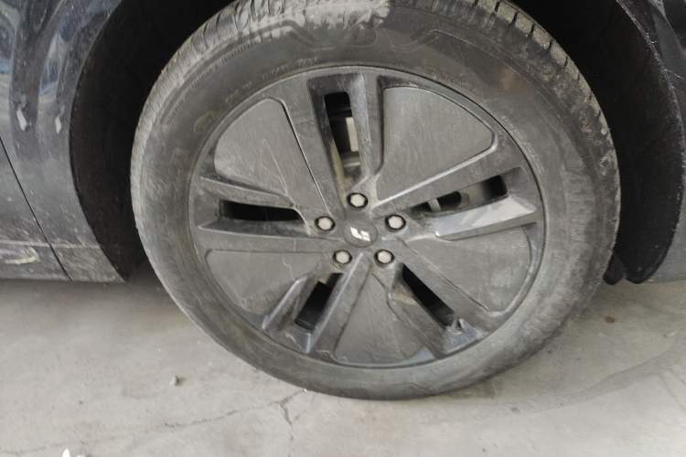 Used Li Auto L6 2024 Pro Model Right Front Wheel Hub