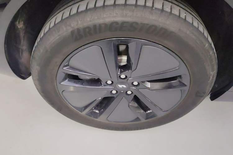 Used Li Auto L6 2024 Pro Model Right Rear Wheel Hub