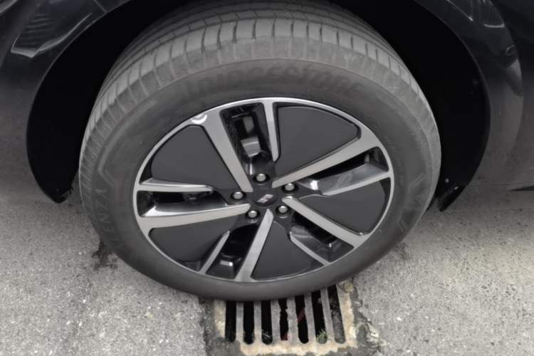 Used Li Auto L6 2024 Pro Model Right Rear Wheel Hub