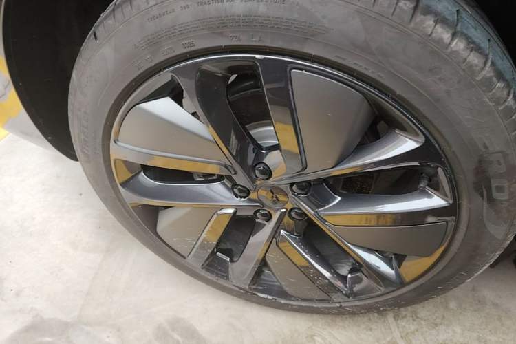 Used Li Auto L6 2024 Pro Model Right Rear Wheel Hub