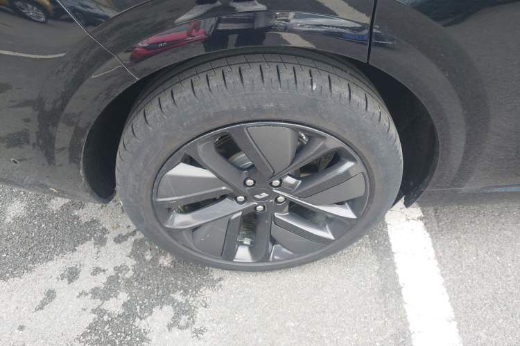 Used Li Auto L6 2024 Pro Model Right Rear Wheel Hub
