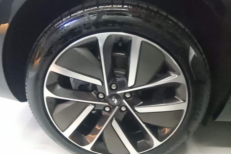 Used Li Auto L6 2024 Max Right Rear Wheel Hub