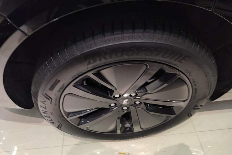Used Li Auto L6 2024 Pro Model Right Rear Wheel Hub