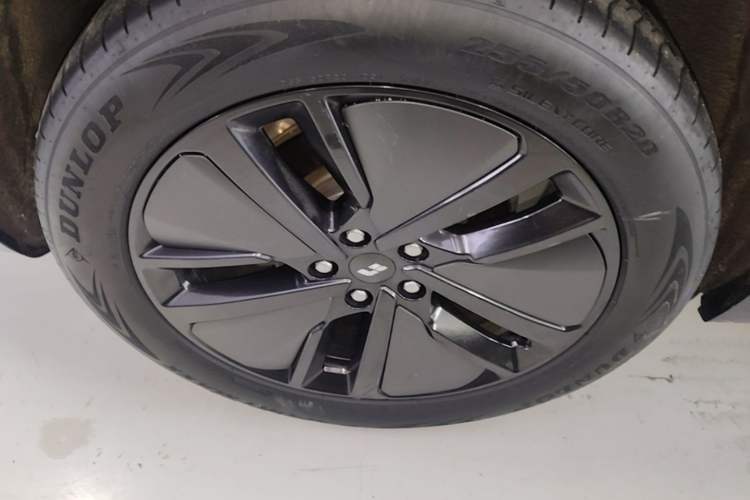 Used Li Auto L6 2024 Pro Model Right Rear Wheel Hub
