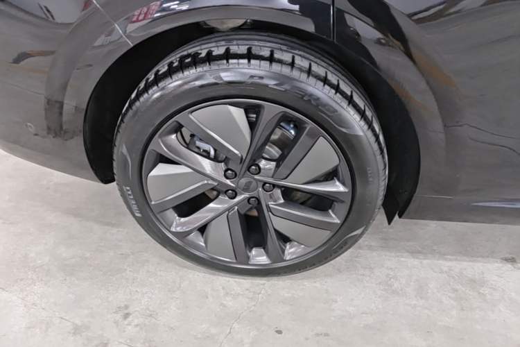 Used Li Auto L6 2024 Max Right Rear Wheel Hub