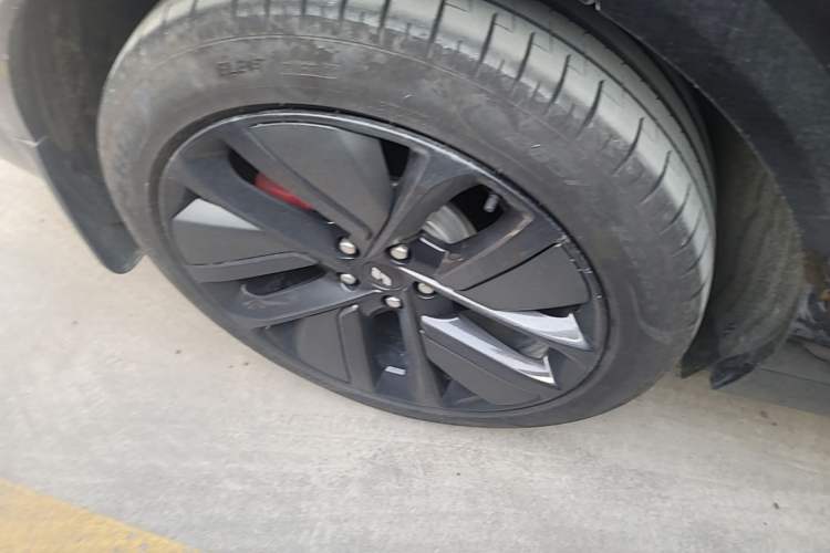 Used Li Auto L6 2024 Pro Model Right Rear Wheel Hub