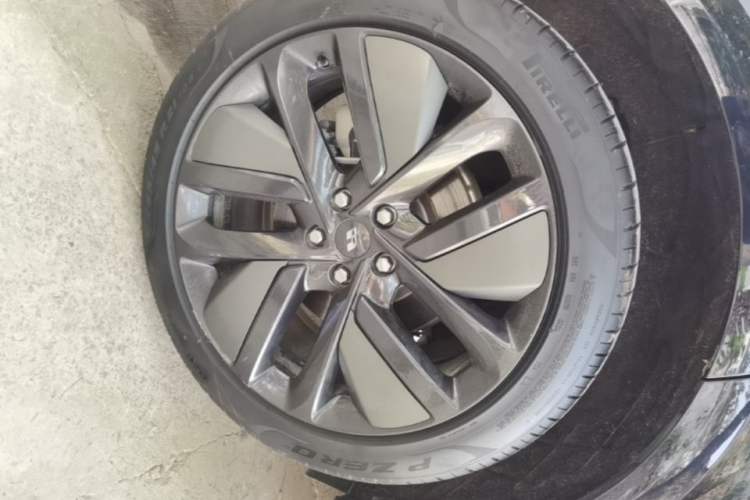 Used Li Auto L6 2024 Pro Model Right Rear Wheel Hub