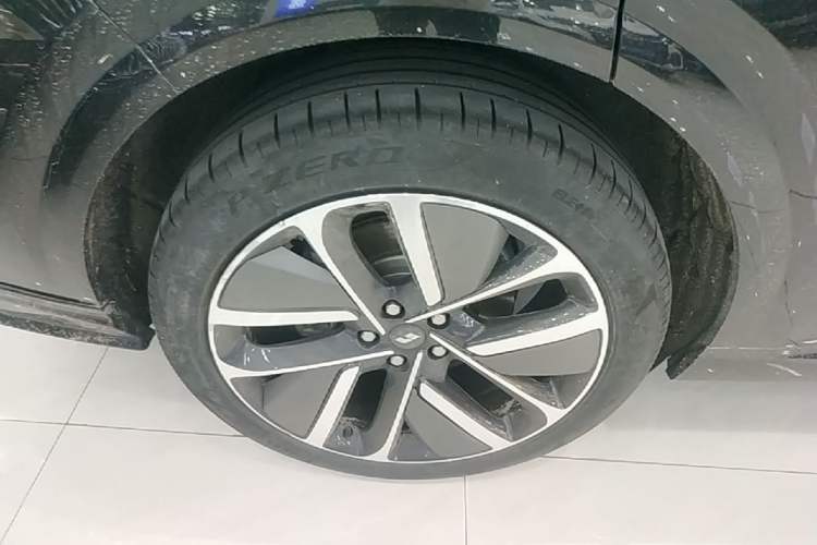 Used Li Auto L6 2024 Pro Model Right Rear Wheel Hub