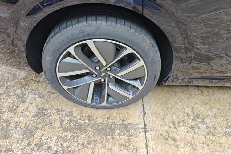 Used Li Auto L6 2024 Pro Model Right Rear Wheel Hub