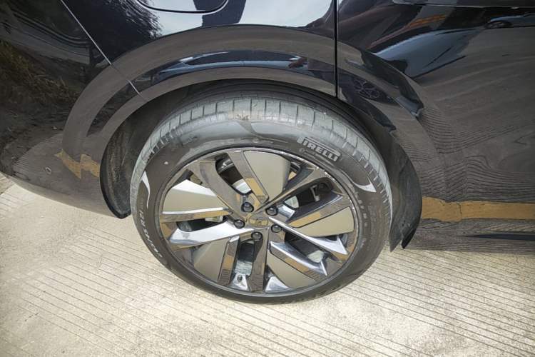 Used Li Auto L6 2024 Pro Model Right Rear Wheel Hub