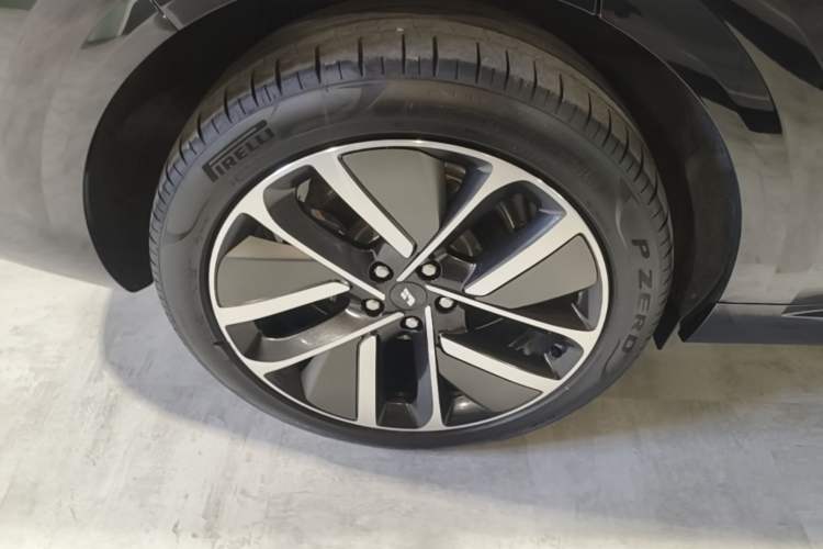 Used Li Auto L6 2024 Pro Model Right Rear Wheel Hub
