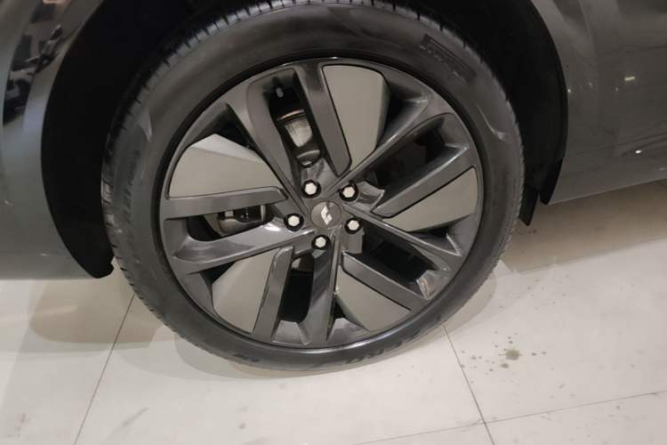 Used Li Auto L6 2024 Pro Model Right Rear Wheel Hub