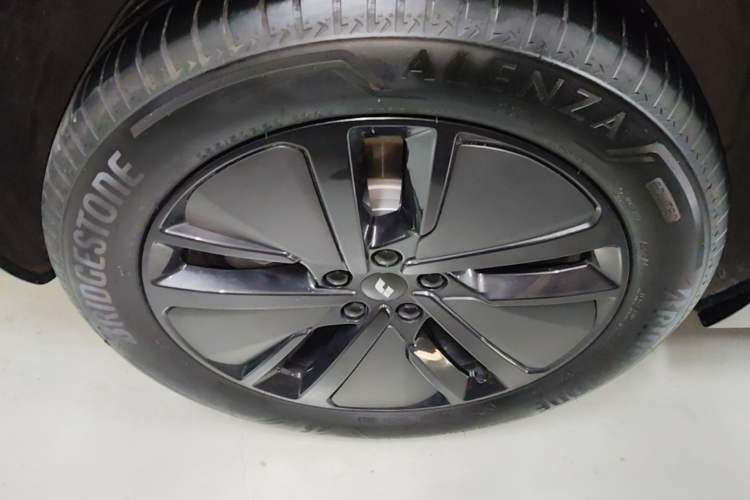 Used Li Auto L6 2024 Max Right Rear Wheel Hub