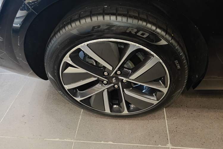 Used Li Auto L6 2024 Pro Model Right Rear Wheel Hub