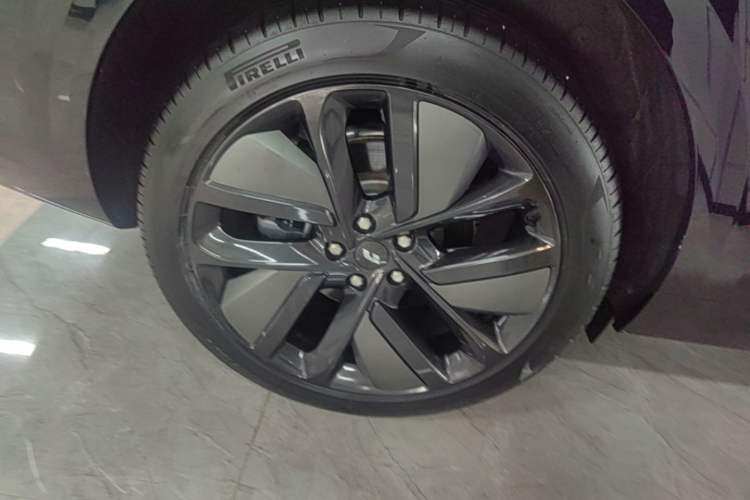 Used Li Auto L6 2024 Pro Model Right Rear Wheel Hub