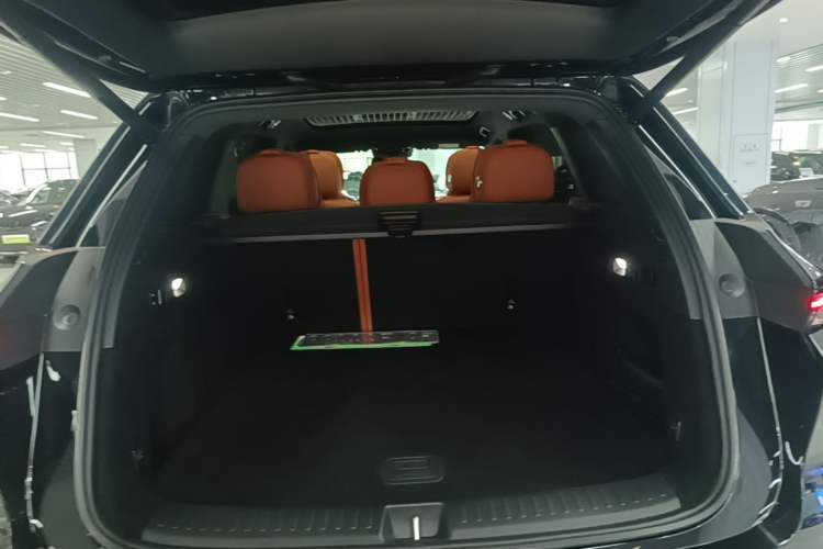 Used Li Auto L6 2024 Pro Model Trunk