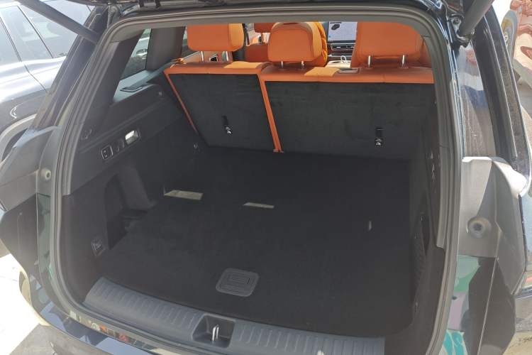 Used Li Auto L6 2024 Pro Model Trunk