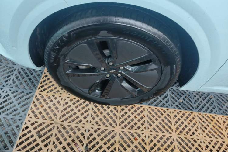 Used Li Auto L6 2024 Pro Model Left Front Wheel Hub
