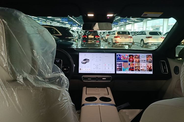 Used Li Auto L6 2024 Max Center Console