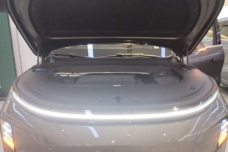 Used Li Auto L6 2024 Pro Model Engine Bay