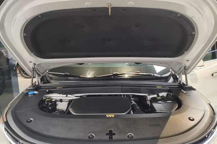 Used Li Auto L6 2024 Pro Model Engine Bay