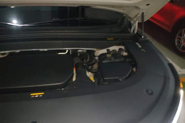 Used Li Auto L6 2024 Pro Model Engine Bay Left