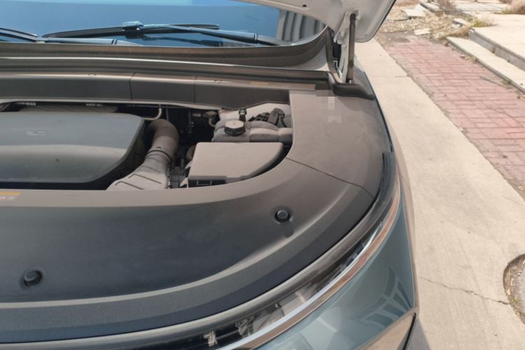 Used Li Auto L6 2024 Pro Model Engine Bay Left
