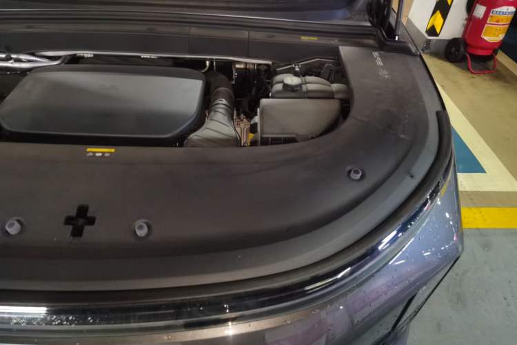Used Li Auto L6 2024 Pro Model Engine Bay Left