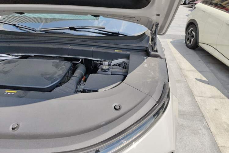 Used Li Auto L6 2024 Pro Model Engine Bay Left