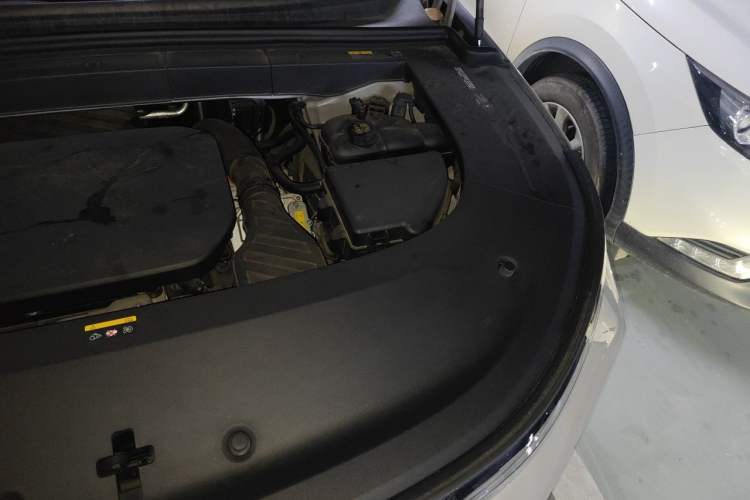 Used Li Auto L6 2024 Pro Model Engine Bay Left
