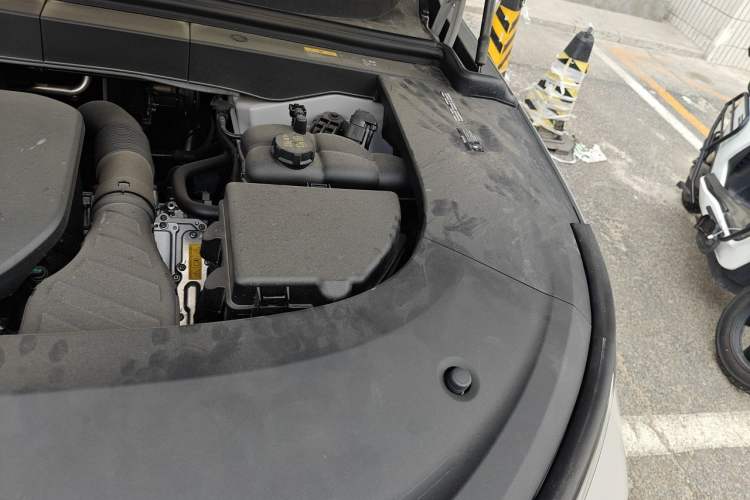 Used Li Auto L6 2024 Pro Model Engine Bay Left