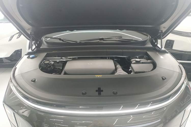 Used Li Auto L6 2024 Pro Model Engine Bay