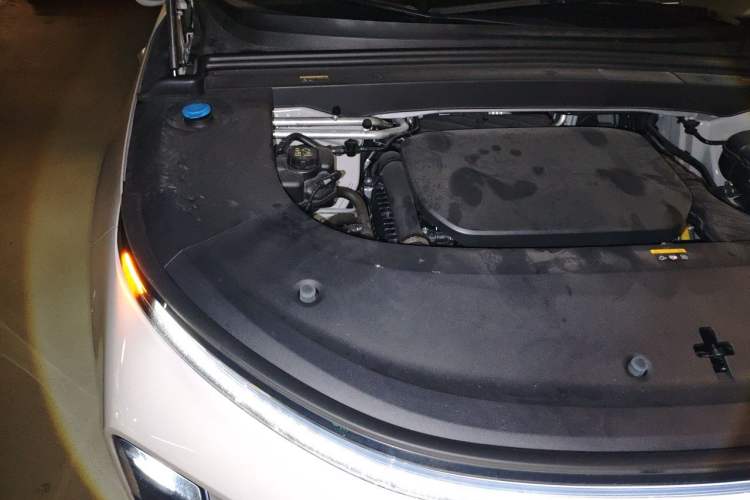 Used Li Auto L6 2024 Max Engine Bay Right
