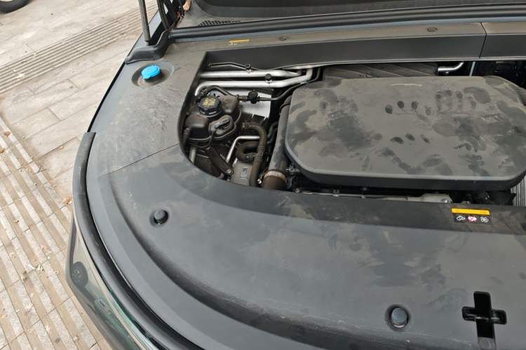 Used Li Auto L6 2024 Pro Model Engine Bay Right
