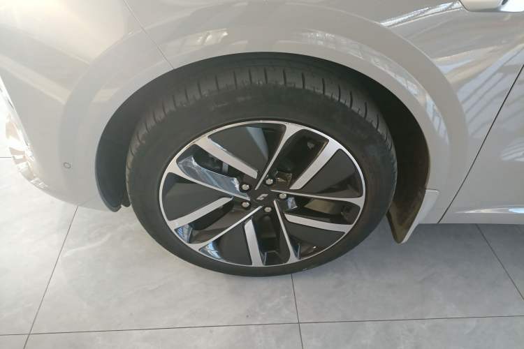 Used Li Auto L6 2024 Max Exterior 4