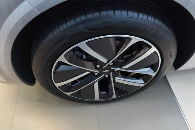 Used Li Auto L6 2024 Pro Model Exterior 4