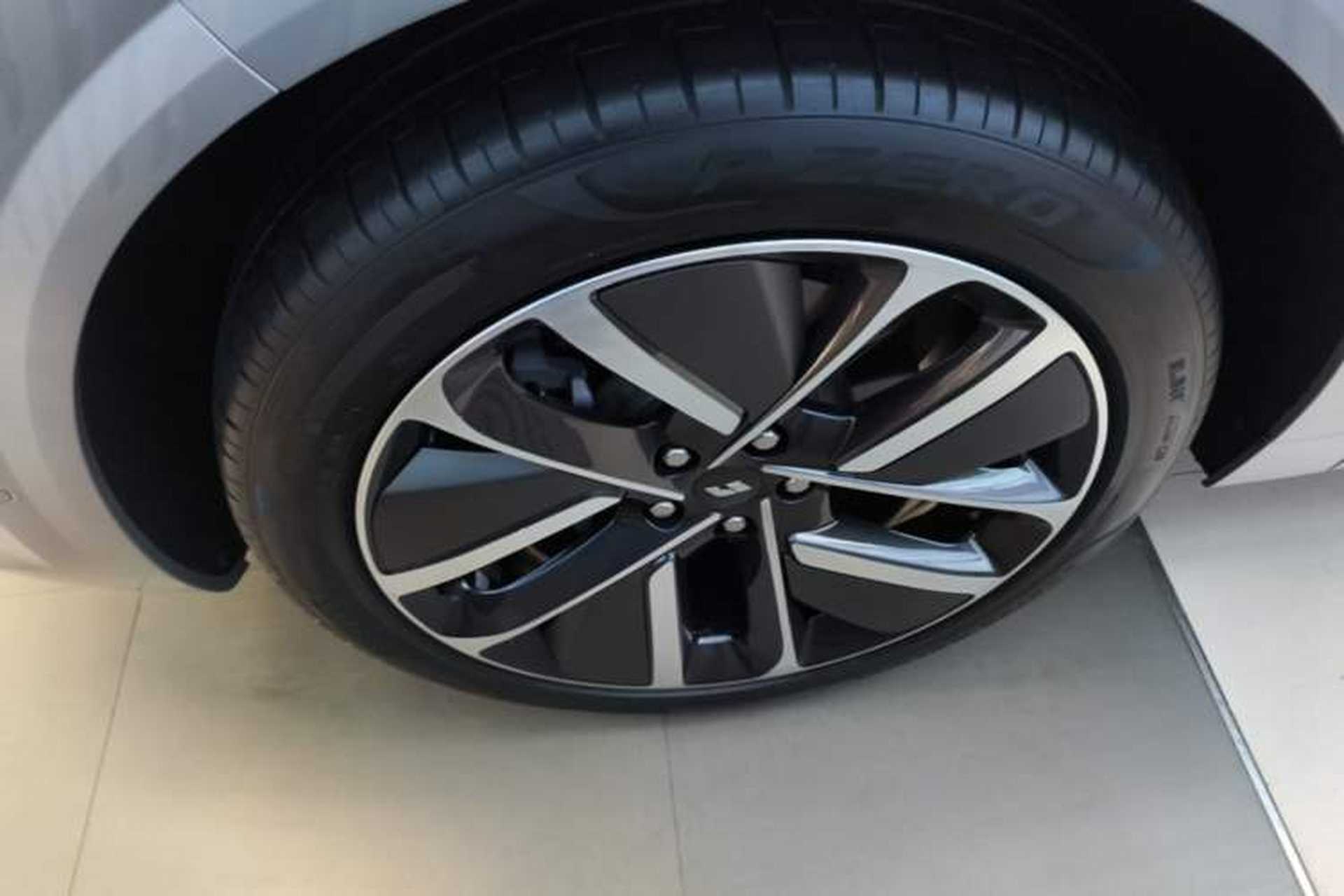 Used Li Auto L6 2024 Pro Model Exterior 4