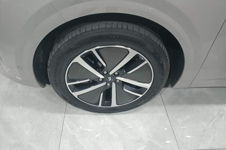 Used Li Auto L6 2024 Pro Model Exterior 4