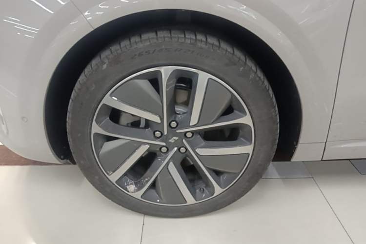 Used Li Auto L6 2024 Pro Model Exterior 4