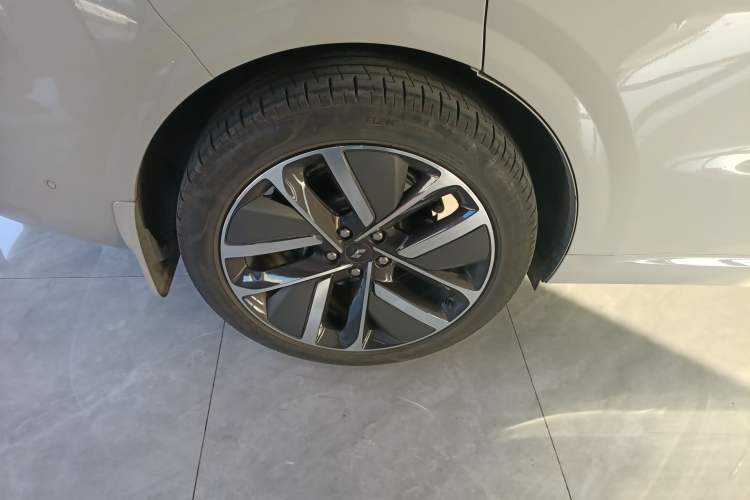 Used Li Auto L6 2024 Max Exterior 5
