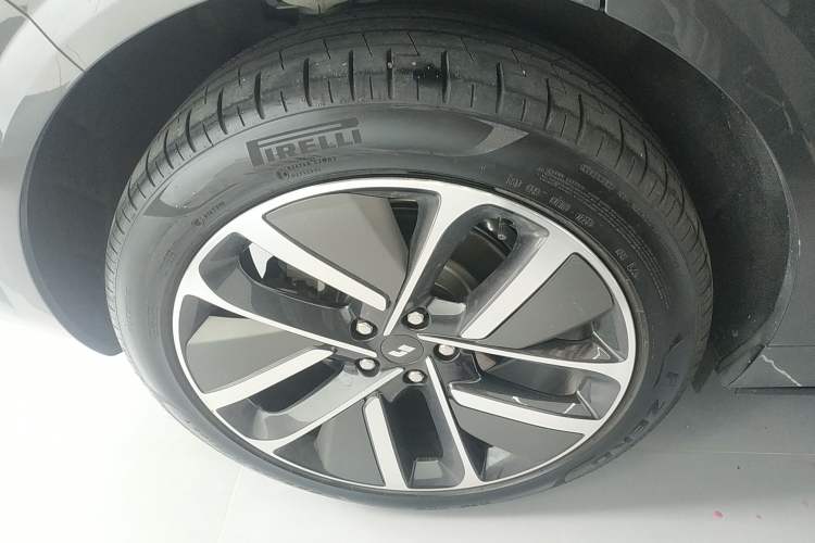 Used Li Auto L6 2024 Pro Model Exterior 8