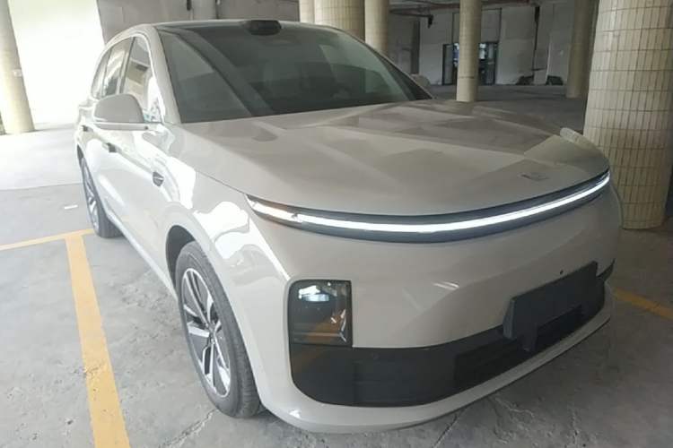 Used Li Auto L6 2024 Max Front Right 45 Deg