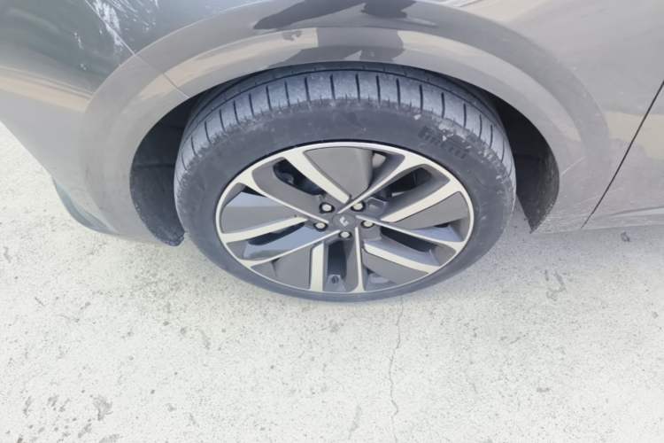 Used Li Auto L6 2024 Pro Model Left Front Wheel Hub