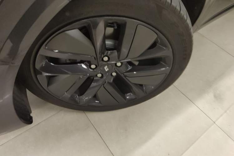 Used Li Auto L6 2024 Pro Model Left Front Wheel Hub