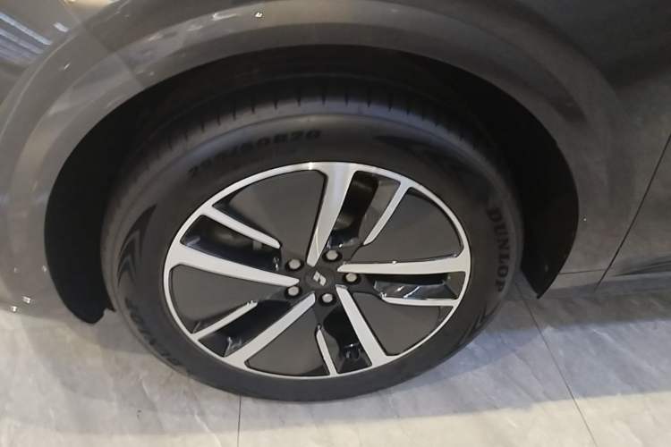 Used Li Auto L6 2024 Pro Model Left Front Wheel Hub