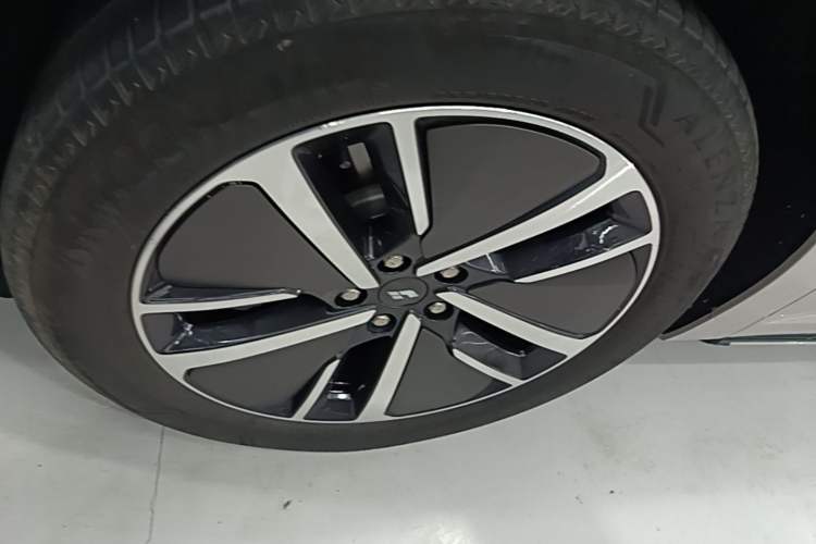 Used Li Auto L6 2024 Max Left Front Wheel Hub