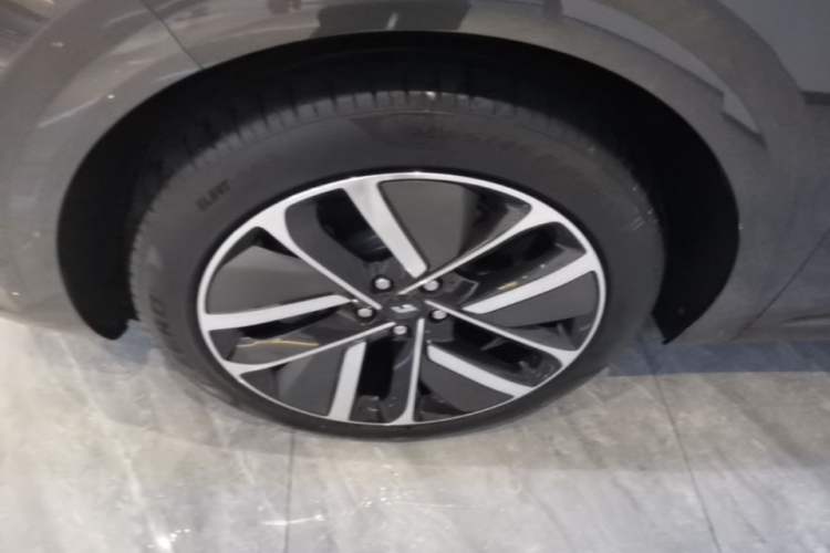Used Li Auto L6 2024 Max Left Front Wheel Hub