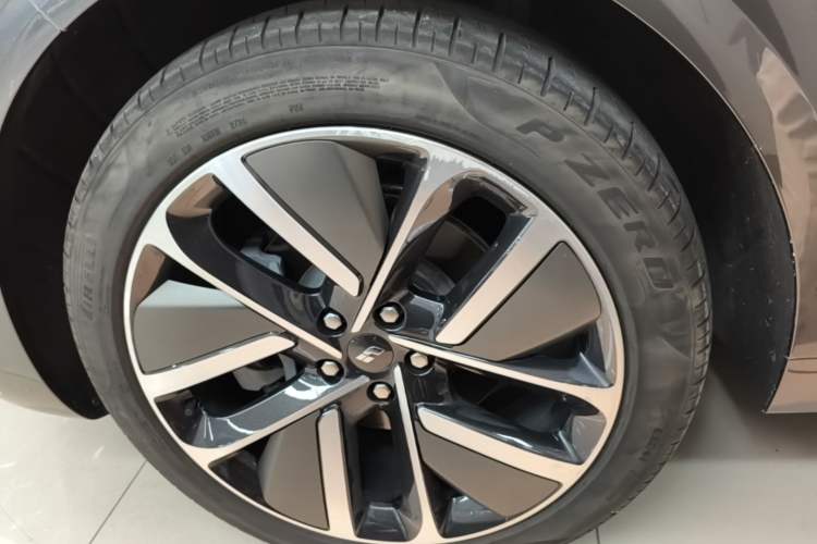 Used Li Auto L6 2024 Max Left Front Wheel Hub