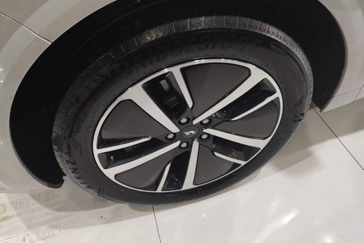 Used Li Auto L6 2024 Pro Model Left Front Wheel Hub